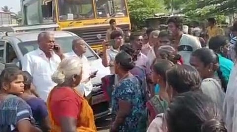 சேலம் மேயர் காரை முற்றுகையிட்ட மக்கள்