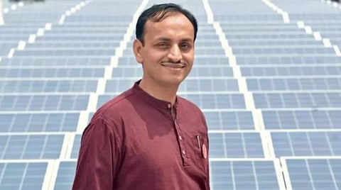 காலநிலை மாற்ற பாதிப்புகளை தவிர்க்க வீடுகளில் 100% சூரிய மின்சக்தியை பயன்படுத்த வேண்டும்: சேத்தன் சிங் சோலங்கி