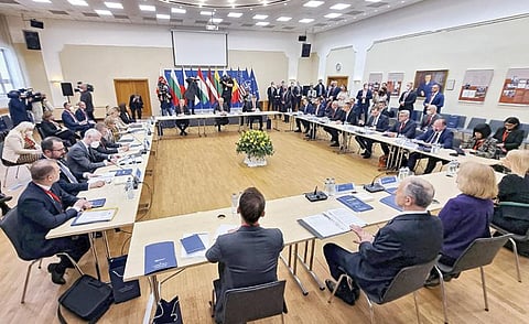 ‘நேட்டோ’ அமைப்பின் கிழக்குப் பகுதி நாடுகளான பல்கேரியா, செக் குடியரசு, எஸ்டோனியா, போலந்து, ருமேனியா, ஹங்கேரி, லிதுவேனியா, லட்வியா, ஸ்லோவாக்கியா ஆகிய 9 நாடுகளின் வெளியுறவு அமைச்சகர்களின் கூட்டம் ஸ்லோவாக்கியாவின் பிரட்டிஸ்லவா நகரில் நேற்று நடைபெற்றது. இதில் அந்த நாடுகளின் வெளியுறவு அமைச்சர்கள் கலந்து கொண்டனர்.படம்: பிடிஐ