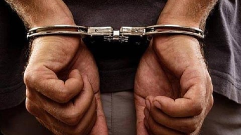 கள்ளக்குறிச்சி | ஒரே நாளில் 15 மாணவிகளிடம் பாலியல் சீண்டல்; அரசுப் பள்ளி ஆசிரியர் போக்சோவில் கைது