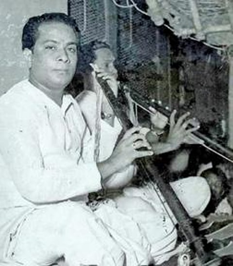 நாகஸ்வர கலைஞர் காருக்குறிச்சி அருணாச்சலம்.