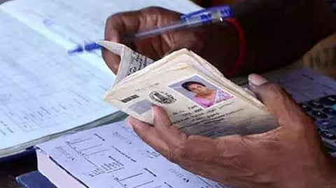 விண்ணப்பித்த 15 நாட்களில் வழங்க அரசு உத்தரவிட்டும் புதிய ரேஷன் அட்டை கிடைக்காமல் அலையும் மக்கள்