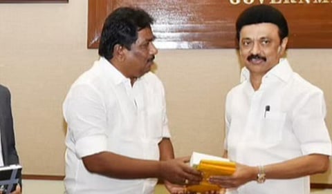 வணிகவரிக்கு ரூ.1.04 லட்சம் கோடி; பதிவுத் துறைக்கு ரூ.13,913 கோடி: அதிக வருவாய் ஈட்டியதால் அமைச்சர் மூர்த்திக்கு முதல்வர் வாழ்த்து