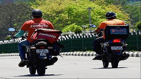 ஸ்விகி மற்றும் சொமேட்டோ.உணவு விநியோகப் பணியாளர்கள் | கோப்புப் படம்.