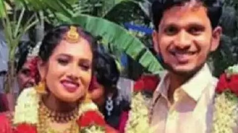 உயிரிழந்த ராஜின் (வலது)