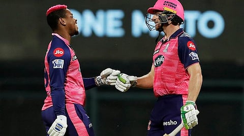 IPL 2022 | பட்லரின் சிக்ஸர்ஸ் ஷோ, ராஜஸ்தான் நிதான ஆட்டம் - பெங்களூரு அணிக்கு 170 ரன்கள் இலக்கு