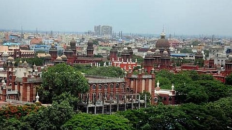 TET தேர்வில் தகுதி பெறாதவர்கள் ஆசிரியர் பணியில் நீடிக்க தகுதியில்லை: சென்னை உயர் நீதிமன்றம்