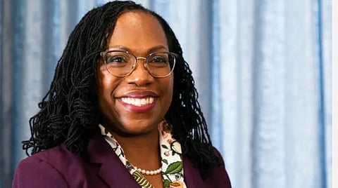 அமெரிக்க உச்ச நீதிமன்ற நீதிபதியாகும் முதல் கறுப்பின பெண் - வரலாறு படைத்த கேடான்ஜி பிரவுன் ஜாக்சன்