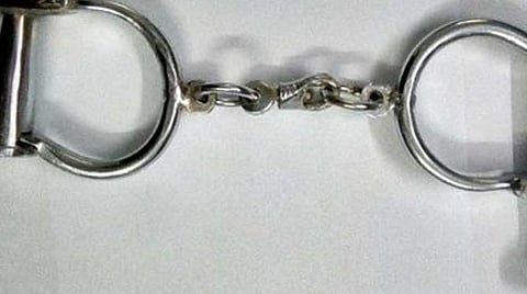 தூத்துக்குடியில் காரில் கடத்தப்பட்ட 2 இளைஞர்களை சினிமா பாணியில் 30 கி.மீ. விரட்டிச் சென்று மீட்ட போலீஸார்: நெல்லையைச் சேர்ந்த 5 பேர் கைது