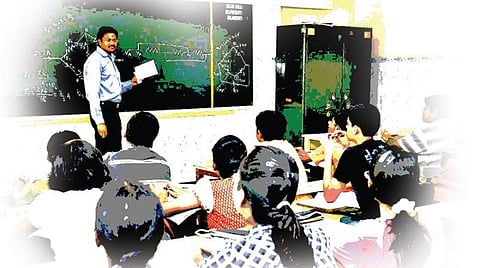 பாதுகாப்பற்ற பணிச் சூழலில் சுயநிதிக் கல்லூரி ஆசிரியர்கள்