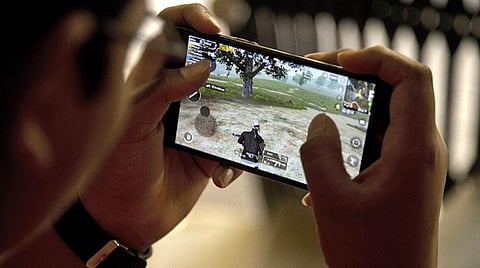 ஆன்லைன் கேம்களில் மூழ்கிட 'அழுத்தம்'தான் முக்கியக் காரணி: மனநல மருத்துவர் தரும் அலர்ட்