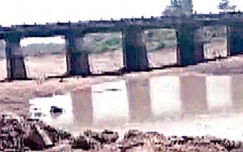 பிஹாரில் இரும்புப் பாலம் திருட்டு வழக்கில் அரசு ஊழியர் உட்பட 8 பேர் கைது