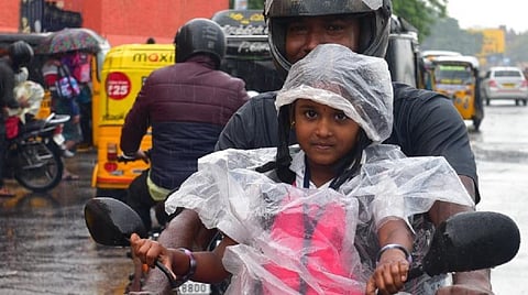 மதுரையில் மழை | படம்: எஸ்.கிருஷ்ணமூர்த்தி