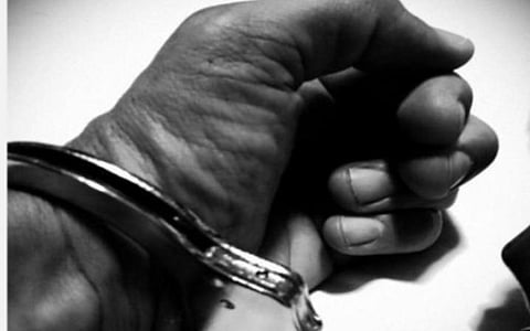 குடிசைமாற்று வாரியத்தில் வீடு பெற்றுத் தருவதாகக் கூறி 75 பேரிடம் ரூ.9.61 கோடி மோசடி செய்தவர் கைது