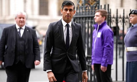 வரி சர்ச்சை முதல் 'பார்ட்டி' வரை - இங்கிலாந்து பிரதமர் ரேஸில் ரிஷி பின்தங்குவதன் பின்புலம்