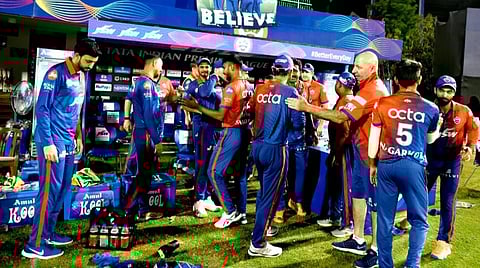 டெல்லி அணி வீரர்கள்