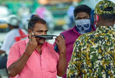 டெல்லியில் மீண்டும் முகக்கவசம் கட்டாயம்; மீறினால் ரூ.500 அபராதம்: கரோனா தொற்று உயர்வு எதிரொலி