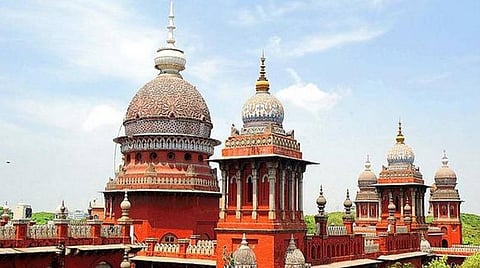 காவல்துறையில் 90 சதவீத அதிகாரிகள் ஊழல்வாதிகள் என்ற தனிநீதிபதியின் கருத்து நீக்கம்: உயர் நீதிமன்றம் உத்தரவு