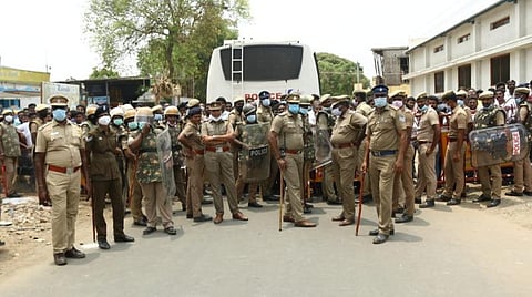 காவல்துறையில் 90 சதவீதம் அதிகாரிகள் ஊழல்வாதிகள் என்ற தனி நீதிபதியின் கருத்து நீக்கம் - உயர் நீதிமன்ற அமர்வு உத்தரவு