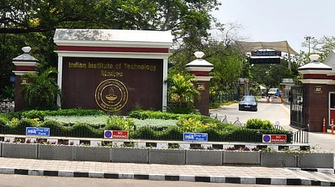 சென்னை ஐஐடியில் 12 பேருக்கு கரோனா | 'தமிழகத்திற்கும் டெல்லி நிலைமை வரலாம்' - ராதாகிருஷ்ணன் எச்சரிக்கை