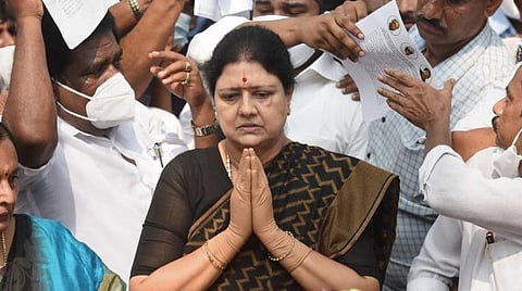 '100 கேள்விகள்' - கோடநாடு கொலை, கொள்ளை வழக்கில் சசிகலாவிடம் முதல் நாளில் 6 மணி நேரம் விசாரணை