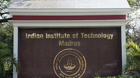 சென்னை ஐஐடியில் 12 மாணவருக்கு கரோனா தொற்று - சுகாதாரத் துறை செயலர் ஜெ.ராதாகிருஷ்ணன் ஆய்வு