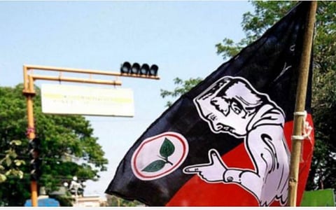 ஒரே நபர் மாநில, மாவட்ட பதவிகளை கைவிட மறுப்பு: அதிமுக அமைப்பு தேர்தல் கண்துடைப்பா? - ஏற்கெனவே பதவியில் இருந்தோருக்கே மீண்டும் வாய்ப்பு