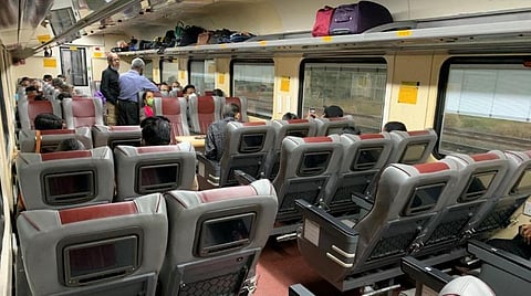 எழும்பூர் - மதுரை தேஜஸ் ரயிலில் கழிப்பறை பராமரிப்பில்லை: ஒரு மாதத்துக்கும் மேலாக பயணிகள் அவதி