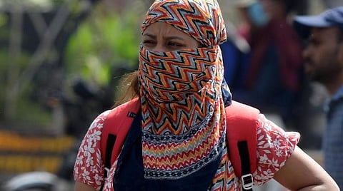 கோடை வெயிலை எதிர்கொள்ள பெண்களுக்கு உகந்த 5 விதமான ஆடைகள்!