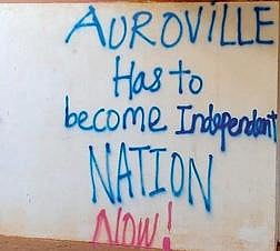 ஆரோவில் கட்டிடத்தில் சர்ச்சைக்குரிய வாசகம்