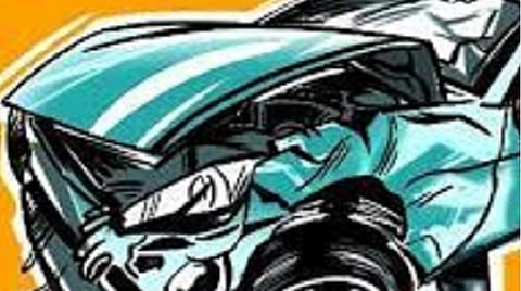 சேலத்தில் கார் கவிழ்ந்த விபத்தில் எஸ்ஐ மகன் உயிரிழப்பு: 4 பேர் படுகாயம்