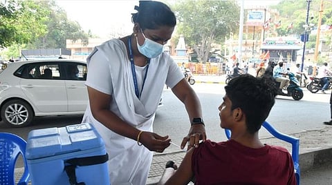 மெகா தடுப்பூசி முகாம் மீண்டும் தொடக்கம் - 28-ம் கட்ட முகாமில் 12.25 லட்சம் பேருக்கு தடுப்பூசி