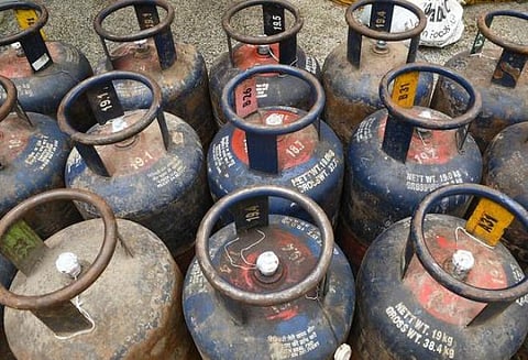 வணிக பயன்பாட்டு சிலிண்டர் விலை ரூ.102.50 உயர்வு