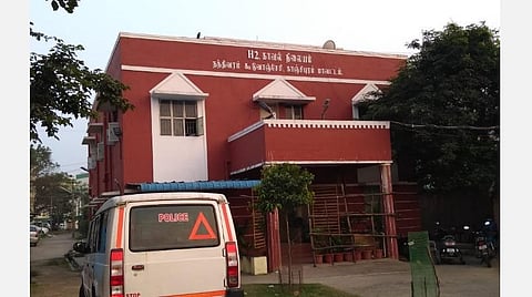 கூடுவாஞ்சேரி அருகே வியாபாரியை சரமாரியாக தாக்கி கத்தியால் வெட்டிய மூன்று பேர் கும்பல்