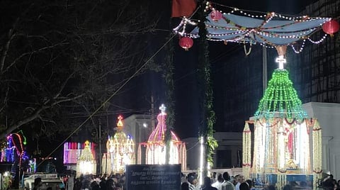 காரைக்கால் தக்களூரில் புனித செபஸ்தியார் ஆலய ஆண்டுத் திருவிழாவையொட்டி நடைபெற்ற 5 தேர் பவனி