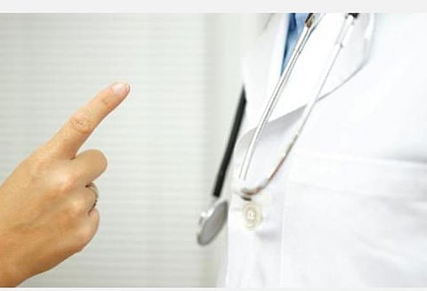 சரகர் உறுதிமொழியை ஏற்று மருத்துவ மாணவர்களின் மனதில் பிற்போக்குத் தனத்தை திணிப்பதா? - அன்புமணி ராமதாஸ் கேள்வி