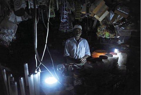 நிலக்கரி வாங்க பணமில்லை; 18 மணிநேரம் மின்வெட்டால் தவிக்கும் பாகிஸ்தான்: மக்கள் போராட்டம்