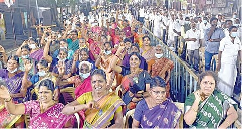 கூட்டத்தில் கலந்துகொண்டவர்களில் ஒருபகுதியினர். படங்கள்: ஜெ.மனோகரன்