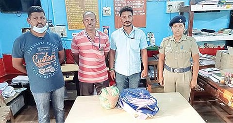 1 கிலோ கஞ்சாவை பறிமுதல் செய்த ரயில்வே காவல் துறையினர் .