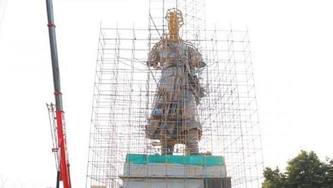 பெங்களூருவை உருவாக்கிய கெம்பே கவுடாவுக்கு 108 அடி உயரத்தில் பிரம்மாண்ட சிலை