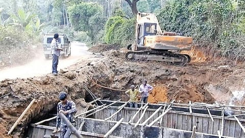 கொடைக்கானலில் அச்சத்துடன் பயணிக்கும் சுற்றுலா பயணிகள்: நெடுஞ்சாலை துறையினரின் மெத்தனத்தால் விபத்து அபாயம்