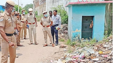 சிவகாசியில் பட்டாசு தொழிலாளி கொலை: திருநங்கைகள் இருவரிடம் விசாரணை