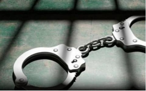 போலீஸ் வாங்கிய புட்டுக்கு பணம் கேட்ட இளைஞர்கள் கைது? - சமூக வலைத்தளங்களில் பரவும் வீடியோவால் பரபரப்பு