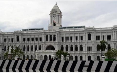 கணக்கெடுத்து 8 மாதங்கள் ஆகியும் வீடு ஒதுக்காததால் சாலையோரம் வசித்த 42 குடும்பங்கள் ரிப்பன் மாளிகை முற்றுகை போராட்டம்