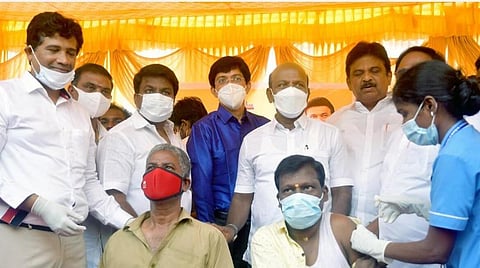 கரோனா; தமிழகத்தில் 8-ம் தேதி சூப்பர் மெகா தடுப்பூசி முகாம்: பொது சுகாதாரத்துறை இயக்குனர் தகவல்