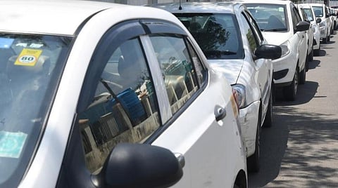 ரூ.5,000 ஈட்டினால் ரூ.1,000 மட்டுமே வீட்டிற்கு... - வாடகை கார் ஓட்டுநர்களின் நிலை