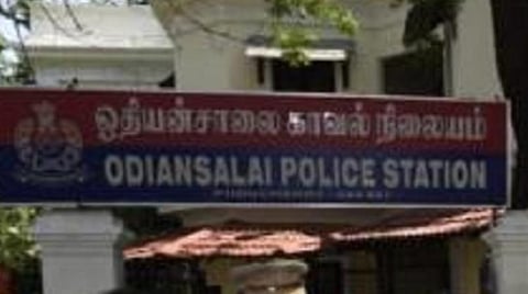 புதுச்சேரி | குப்பைத் தொட்டியில் கிடந்த பிறந்து ஒருநாளே ஆன பச்சிளம் குழந்தையை மீட்ட தூய்மைப் பணியாளர் - போலீஸார் விசாரணை