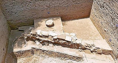 கீழடி அகழாய்வில் கண்டறியப்பட்ட செங்கல் கட்டுமானம்.