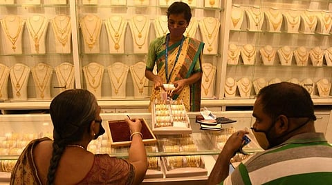 தங்கம் விலை குறைவு: இன்றைய நிலவரம் என்ன?