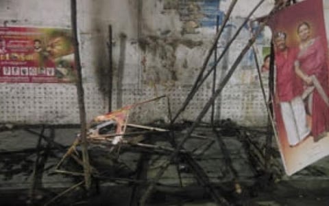 தேமுதிக அலுவலகம் முன்பு தண்ணீர் பந்தலுக்கு தீவைப்பு